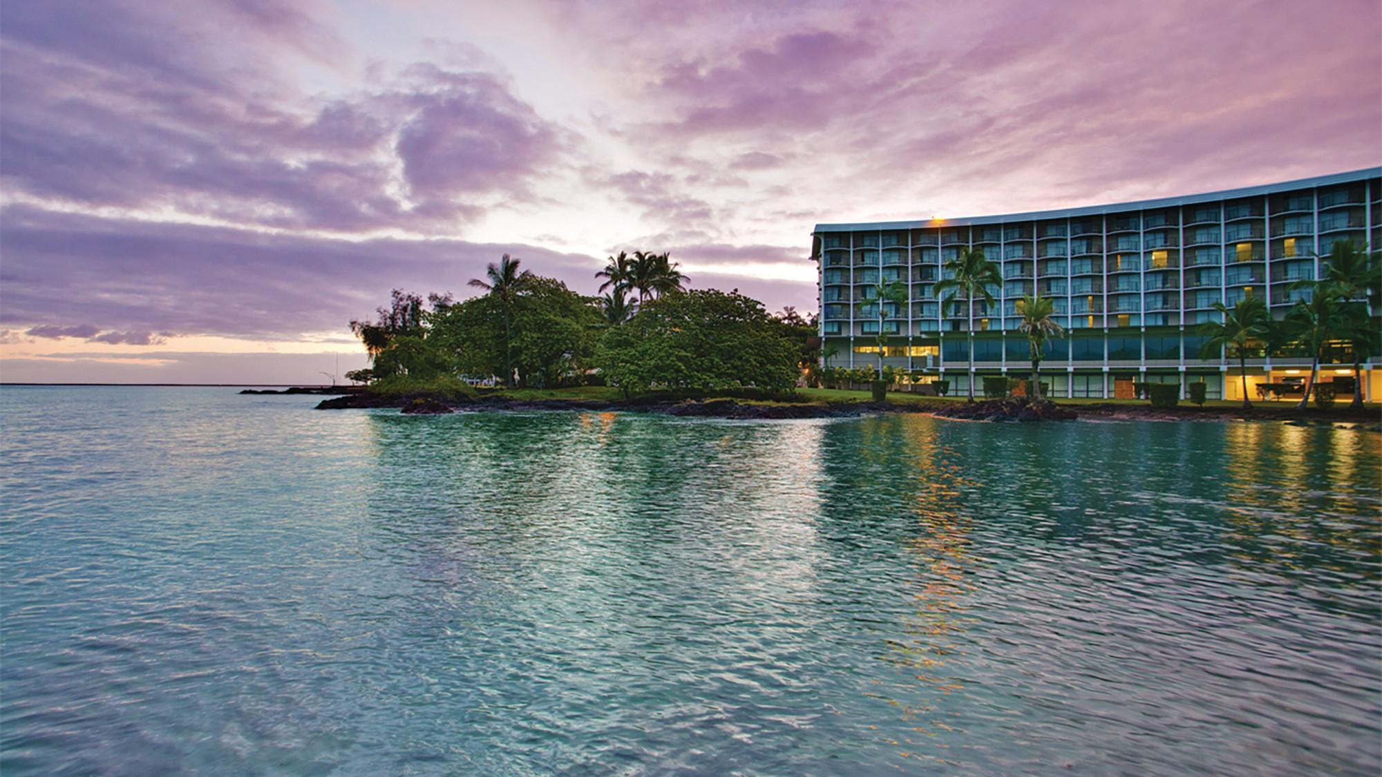 Castle Hilo Hawaiian Hotel Exterior photo