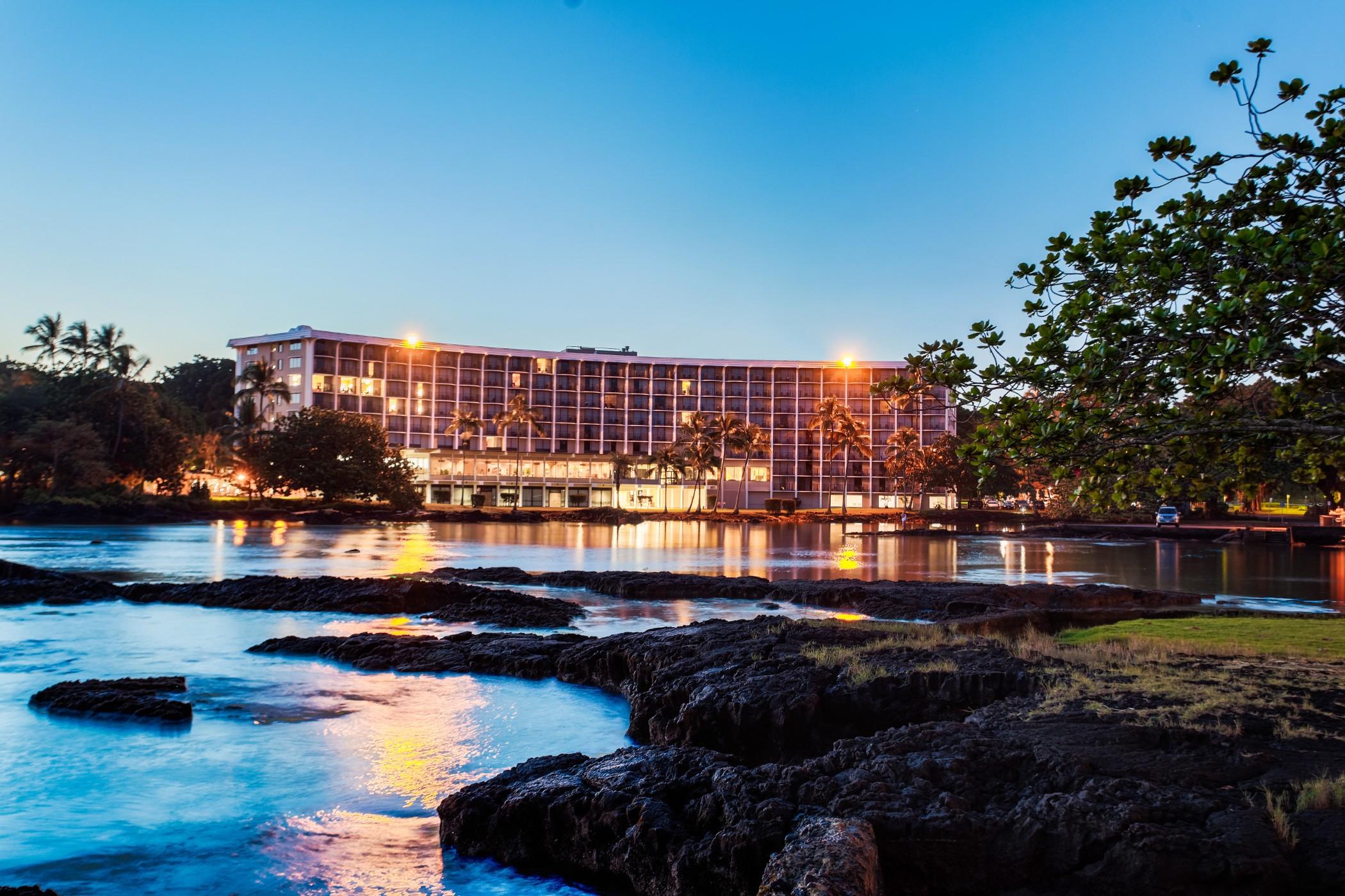 Castle Hilo Hawaiian Hotel Exterior photo