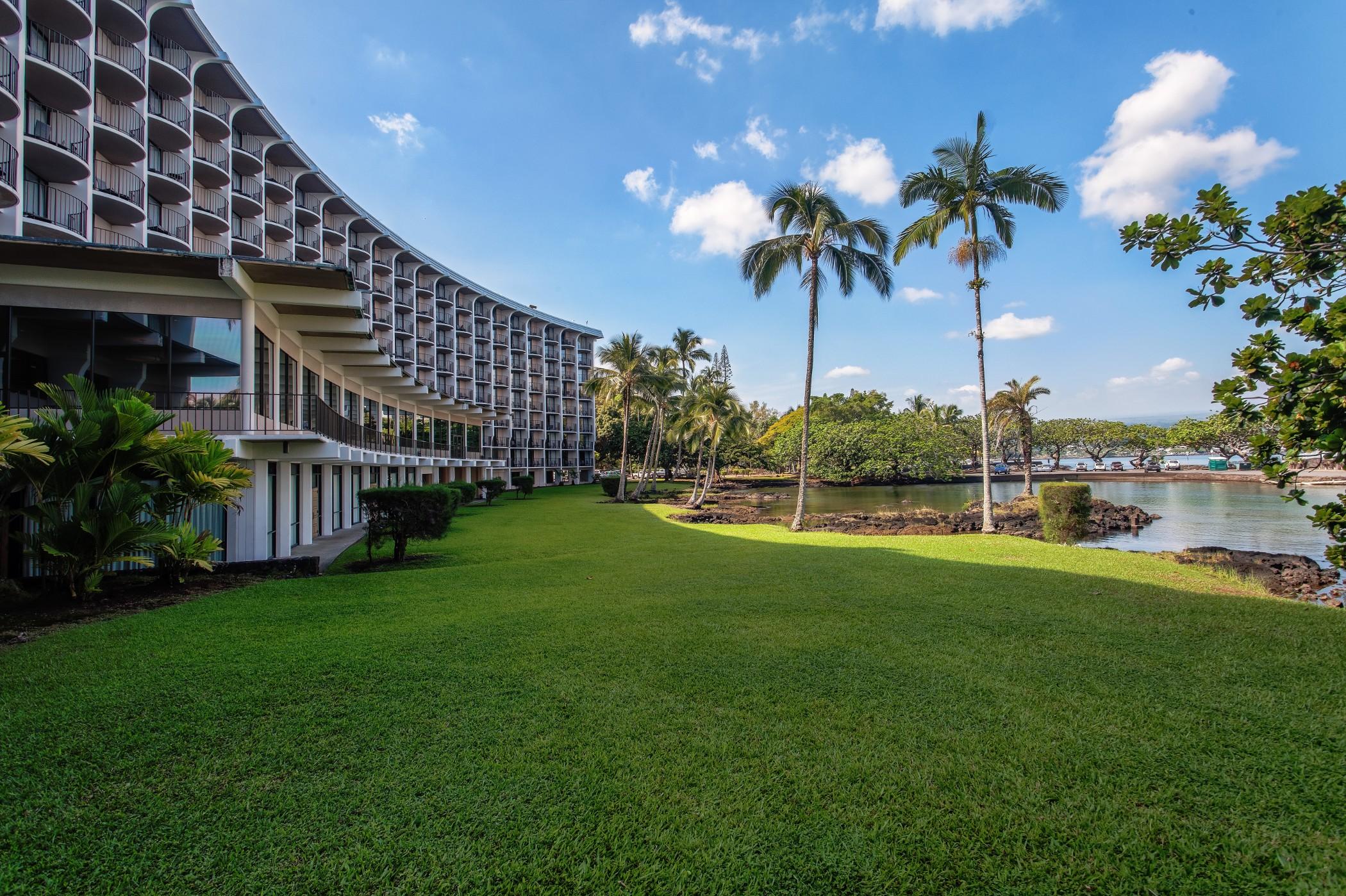 Castle Hilo Hawaiian Hotel Exterior photo