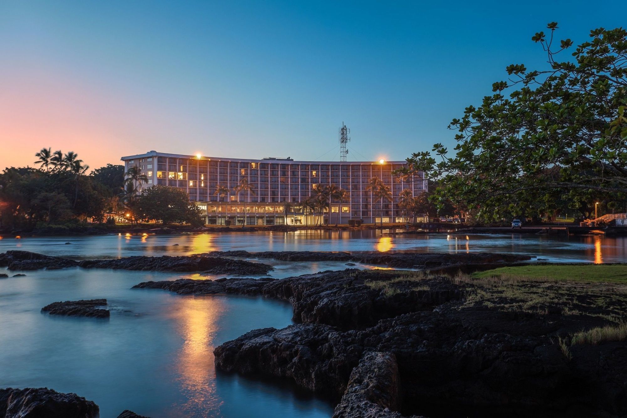 Castle Hilo Hawaiian Hotel Exterior photo