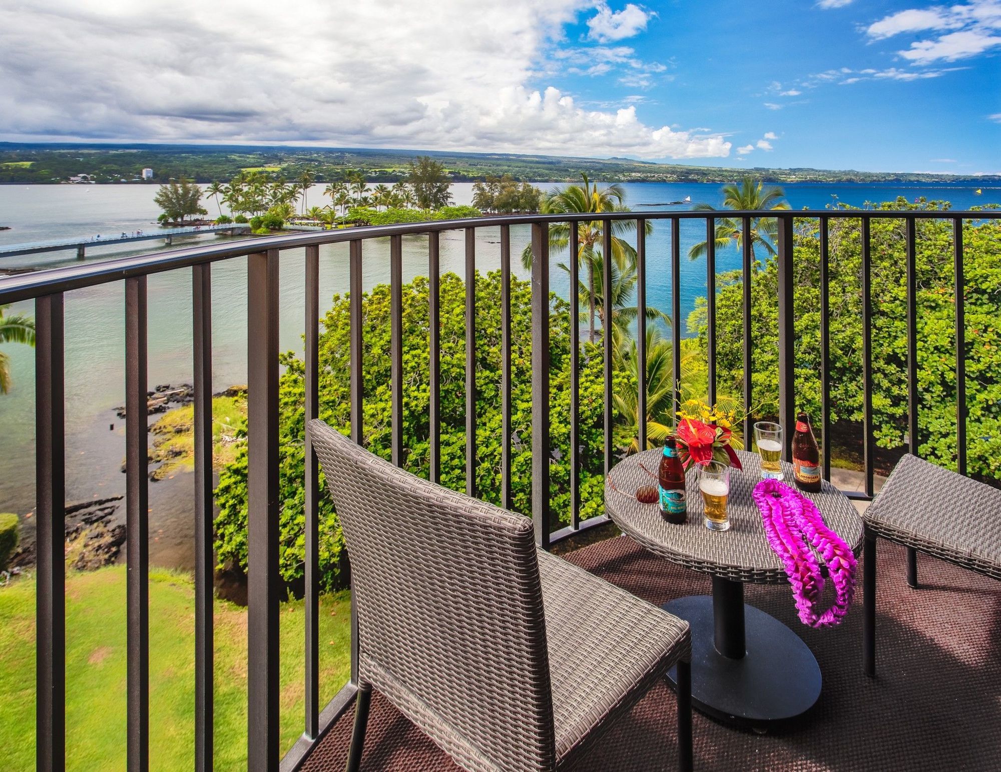 Castle Hilo Hawaiian Hotel Exterior photo