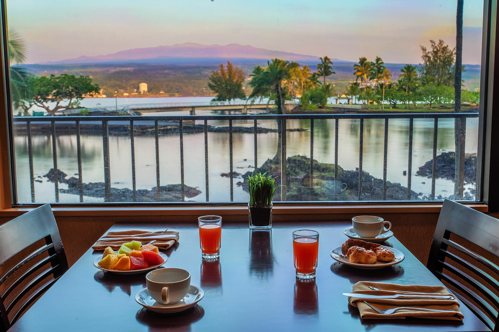 Castle Hilo Hawaiian Hotel Exterior photo