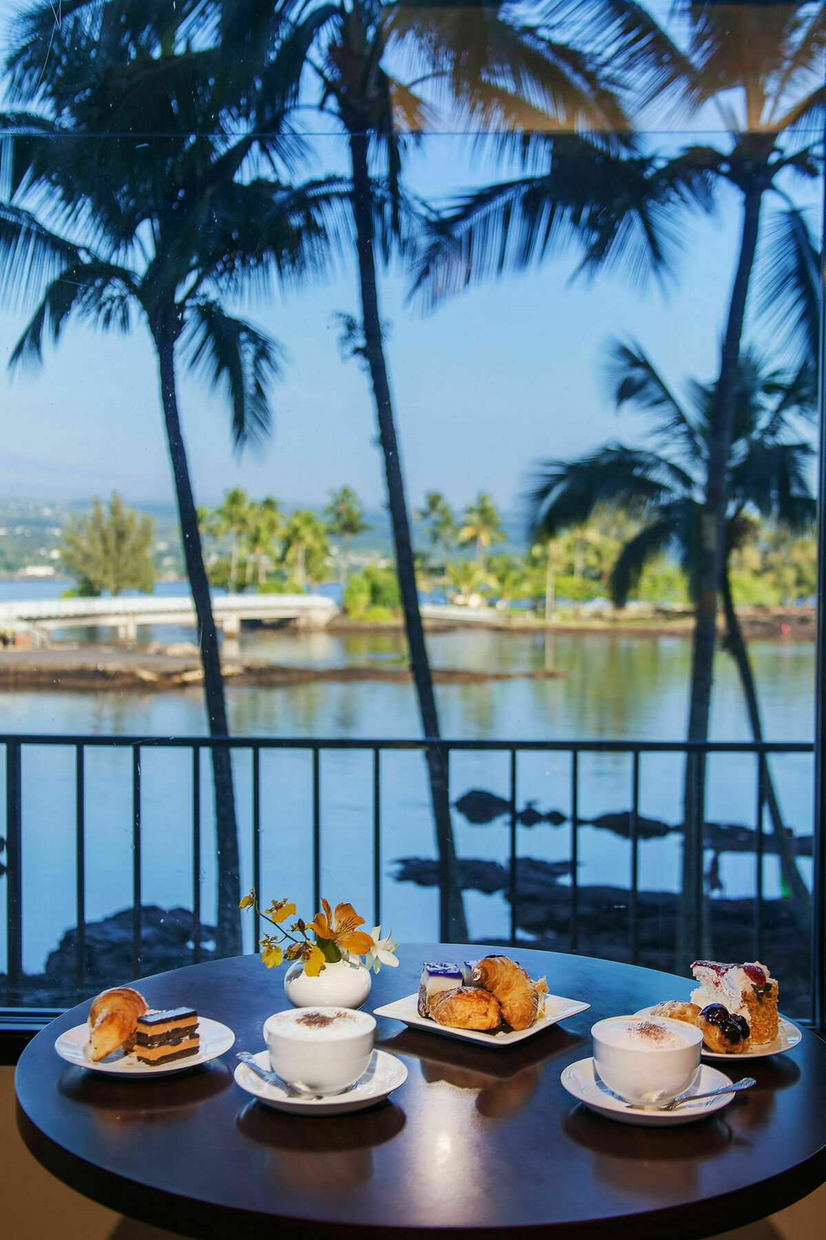 Castle Hilo Hawaiian Hotel Exterior photo