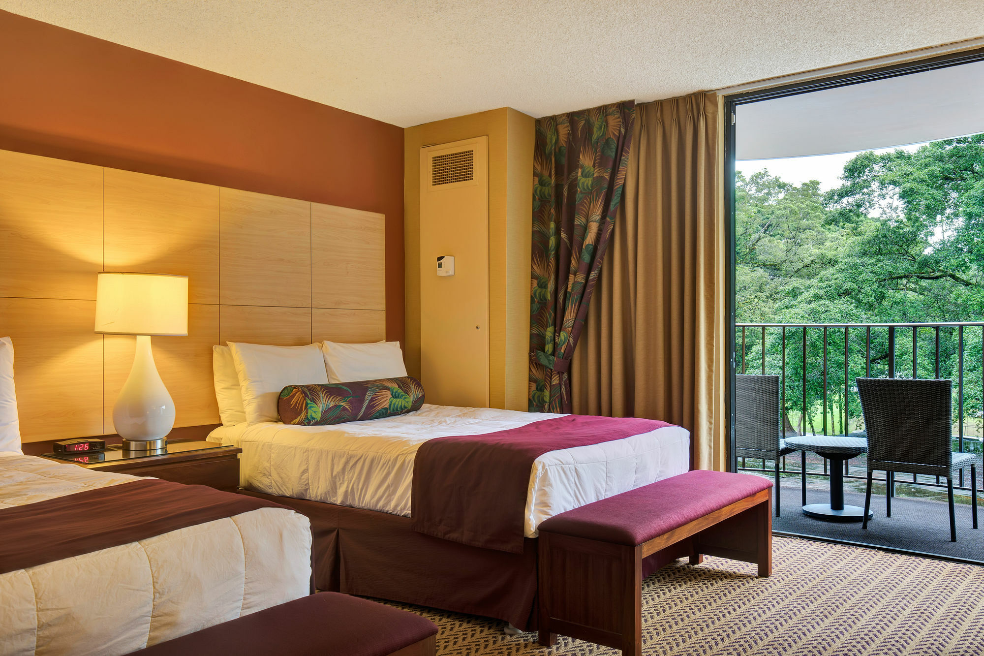 Castle Hilo Hawaiian Hotel Exterior photo